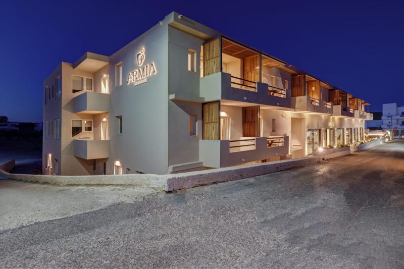 Armia Experience Hotel at night, Vári, Sýros