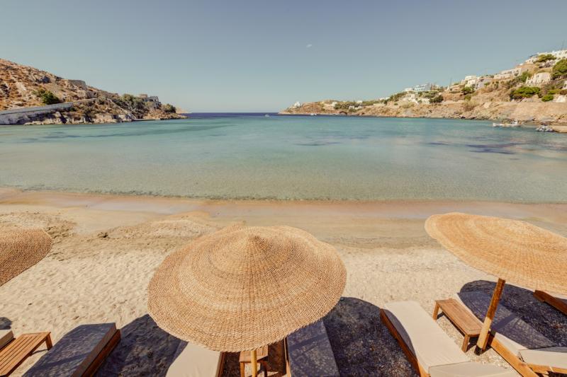 Beach bar and sun loungers, Armia Experience Hotel, Sýros