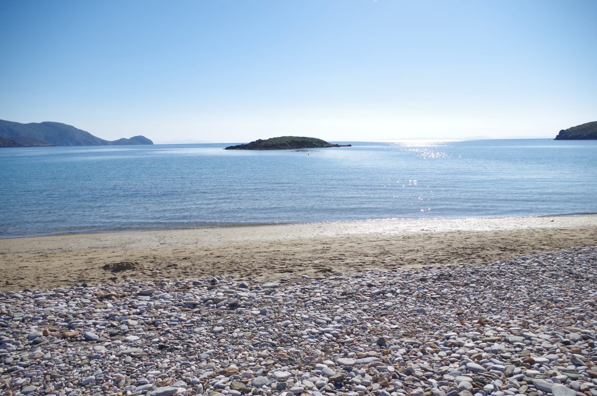 Delfíni beach, Sýros